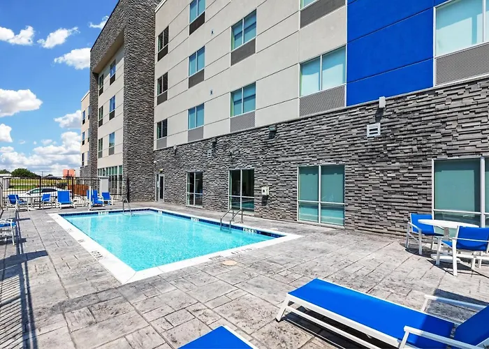 Holiday Inn Express & Suites - Denton - Sanger, An Ihg Hotel